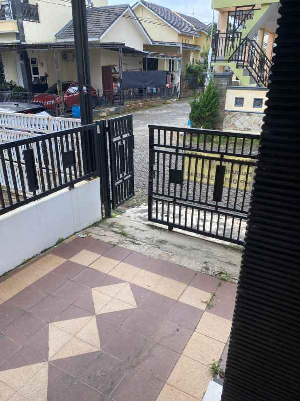 sewa rumah mewah di dalam perumahan daerah mulawarman