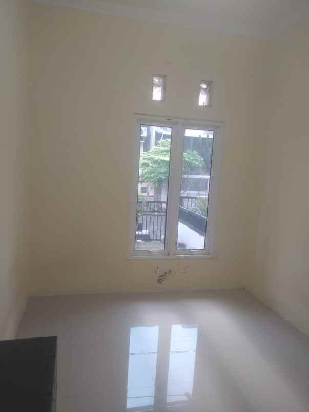 sewa rumah mewah di dalam perumahan daerah mulawarman