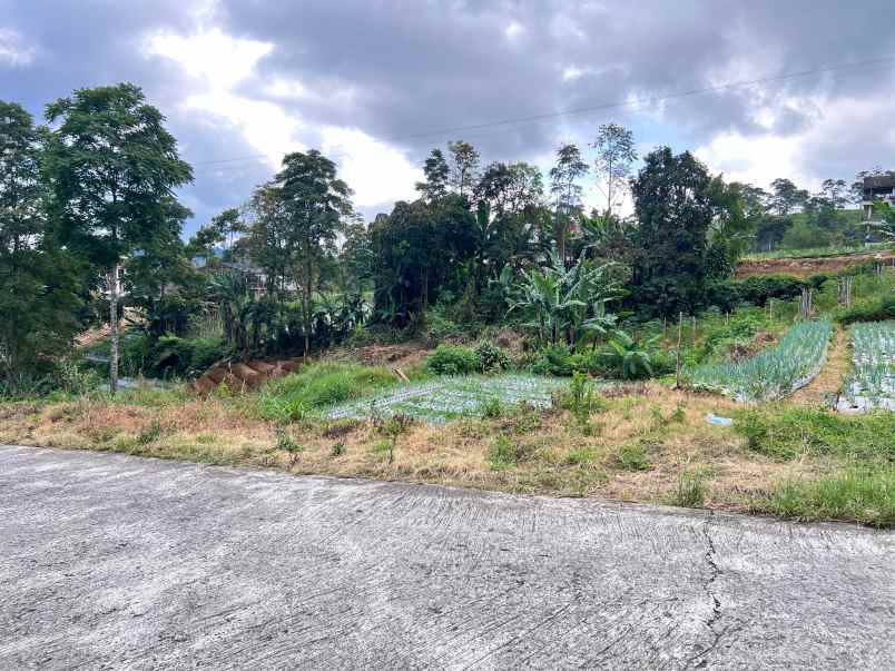 tanah datar view cantik 800m kemuning karanganyar