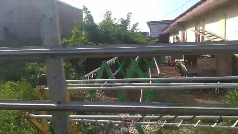 tanah rata dan padat tengah pemukiman