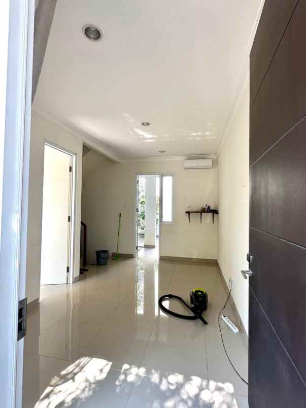 turun harga dijual rumah di komplek citra gran