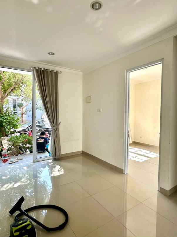 turun harga dijual rumah di komplek citra gran