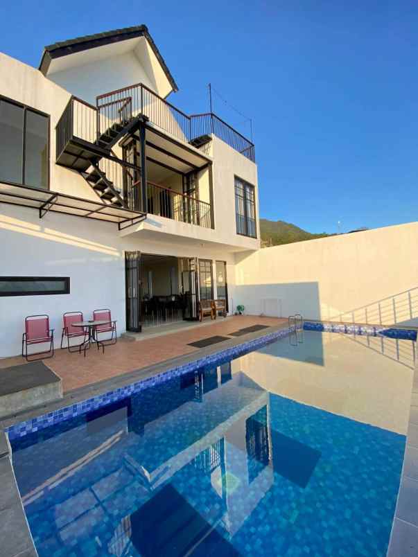 villa kota batu jawa timur