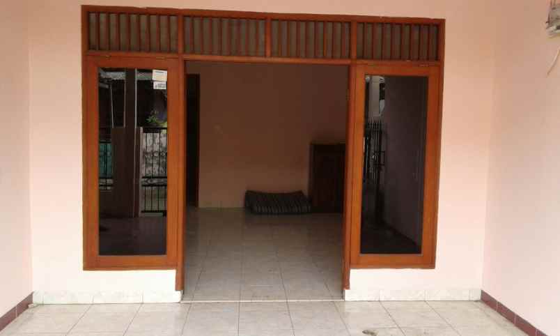 di kontrakan rumah di pucung 3 gg damai no 4