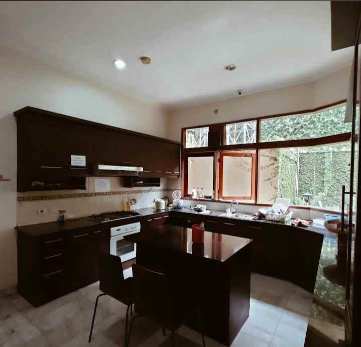 dijual beserta bangunan dibawah njop