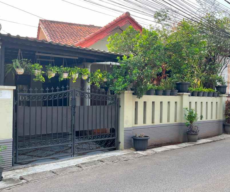 dijual butuh rumah luas dan murah di grogol limo depok