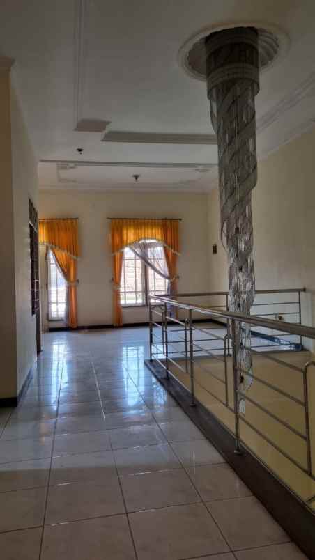 dijual cepat rumah di barata jaya surabaya pusat