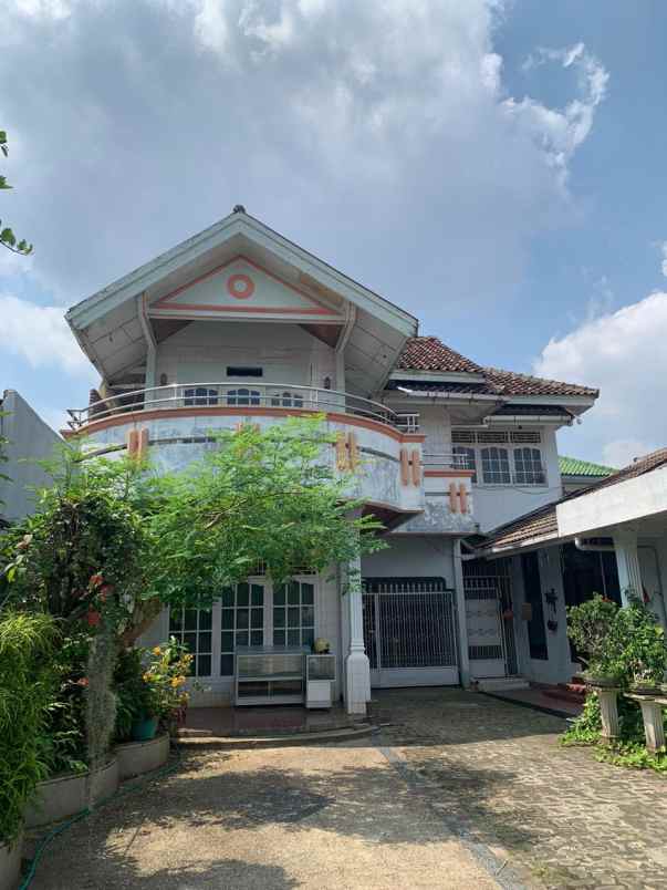 dijual cepat rumah ditengah kota