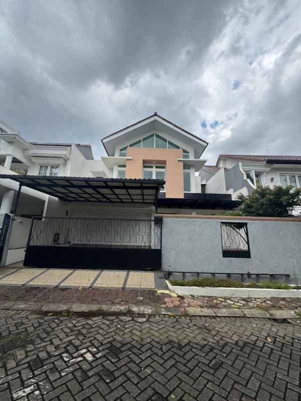 dijual dan disewakan rumah raffles hills cibubur