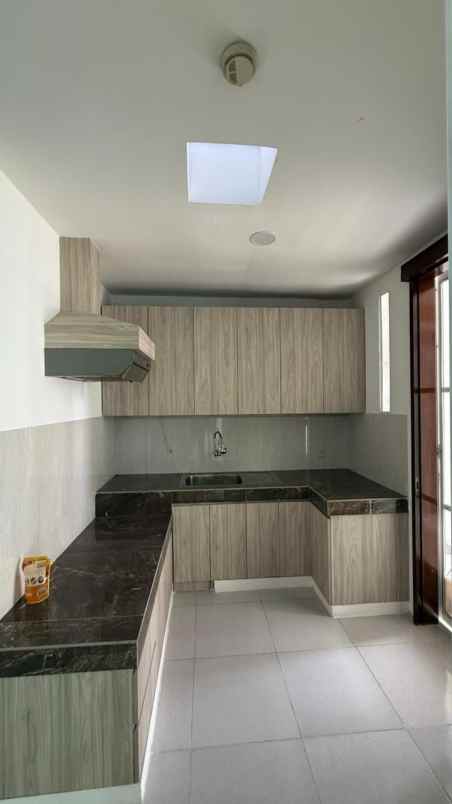 dijual dan disewakan rumah raffles hills cibubur
