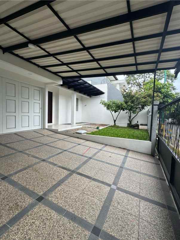 dijual dan disewakan rumah raffles hills cibubur