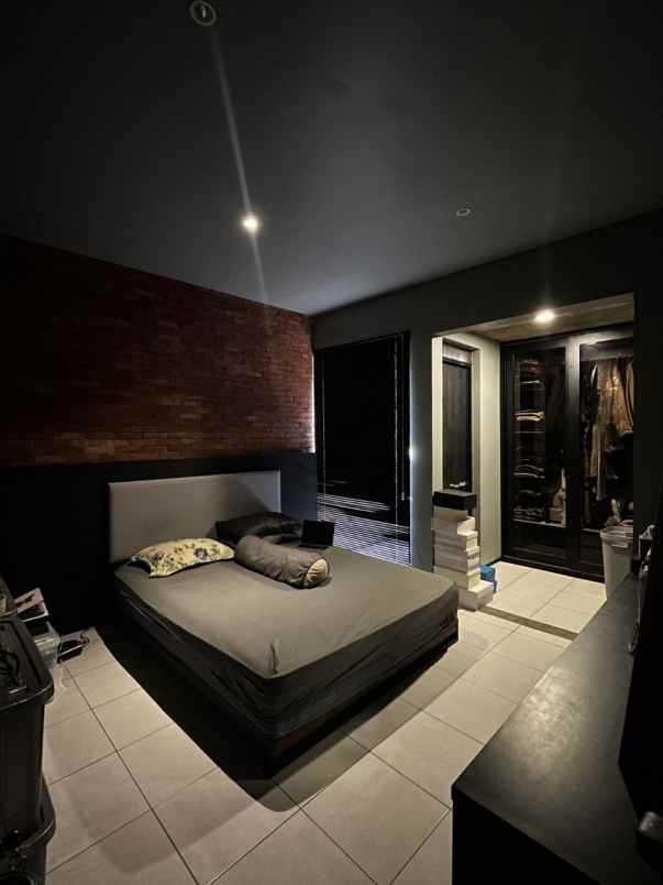 dijual di bawah harga pasaran rumah cisaranten kulon