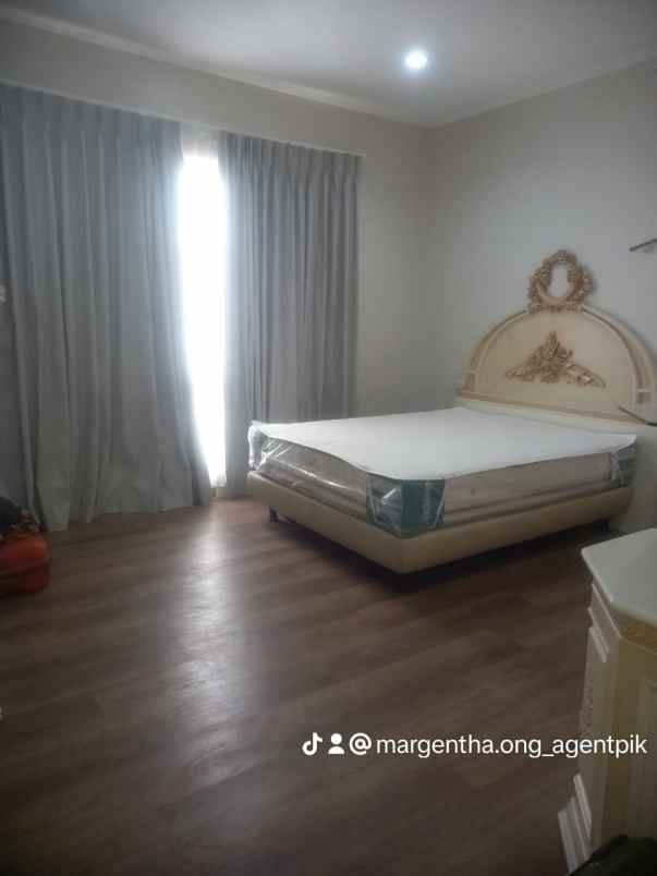 dijual disewakan rumah golf island pik semi furnish