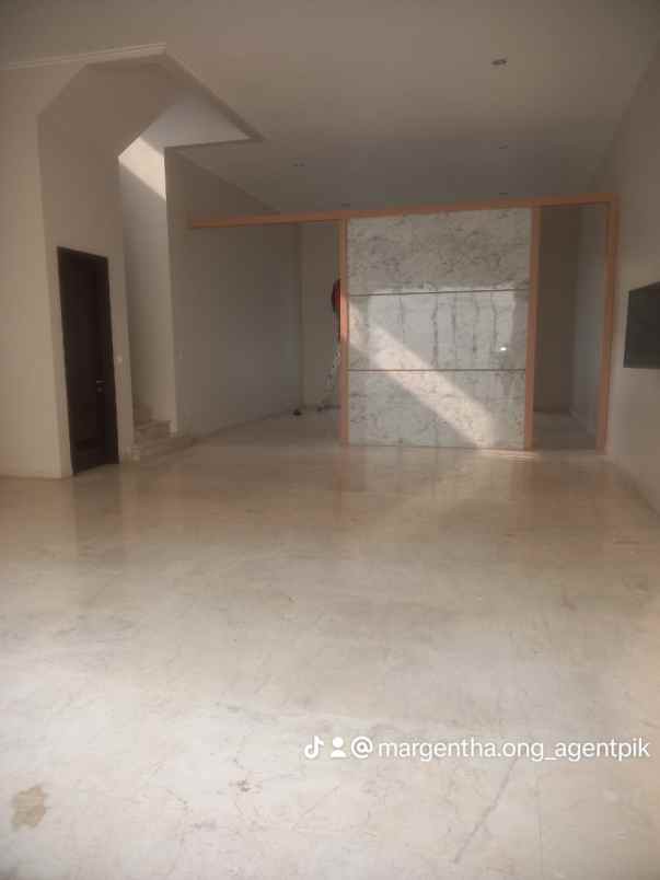 dijual disewakan rumah golf island pik semi furnish