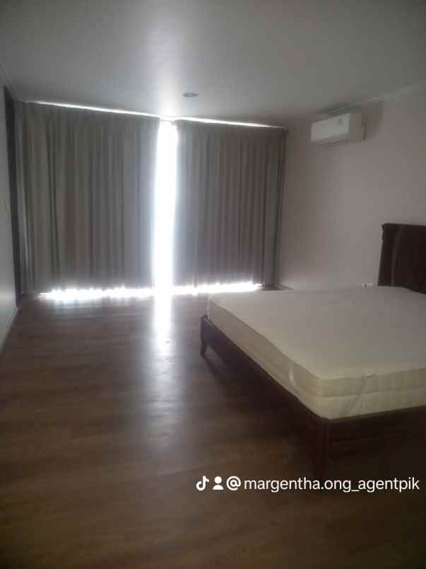 dijual disewakan rumah golf island pik semi furnish