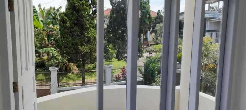 dijual harga bawah njop rumah cipaku bandung utara