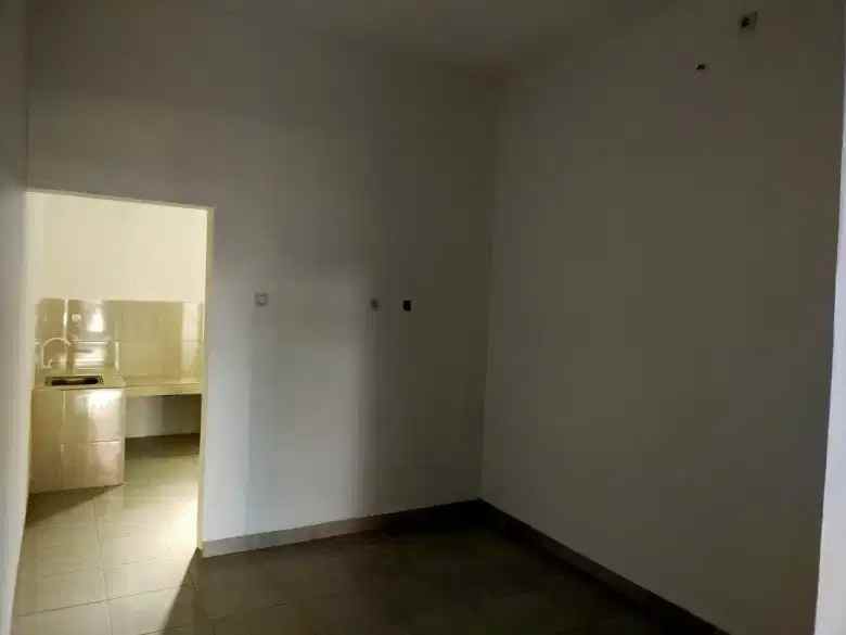 dijual kontrakan 10 pintu di ciputat