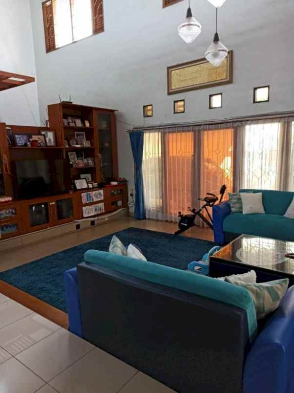 dijual kost jl cigadung raya barat