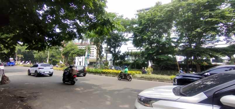 dijual murah dibawah harga pasaran ruko 3 lantai hook