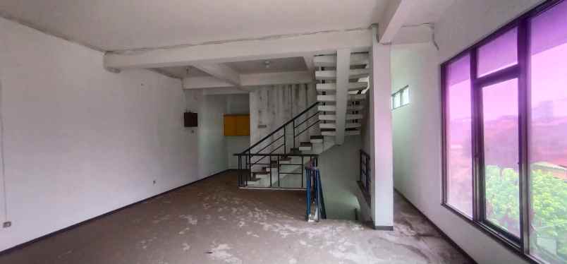 dijual murah dibawah harga pasaran ruko 3 lantai hook