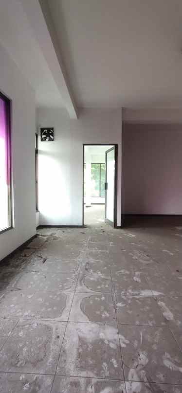 dijual murah dibawah harga pasaran ruko 3 lantai hook