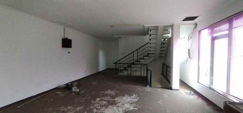 dijual murah dibawah harga pasaran ruko 3 lantai hook