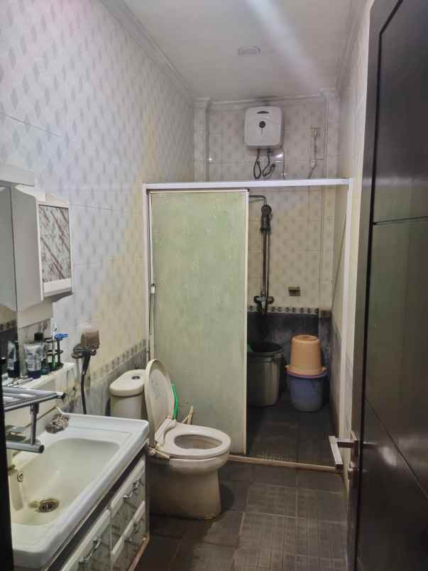 dijual murah rumah strategis cengkareng timur