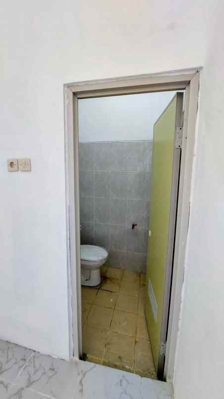 dijual perumahan dan kios karawang