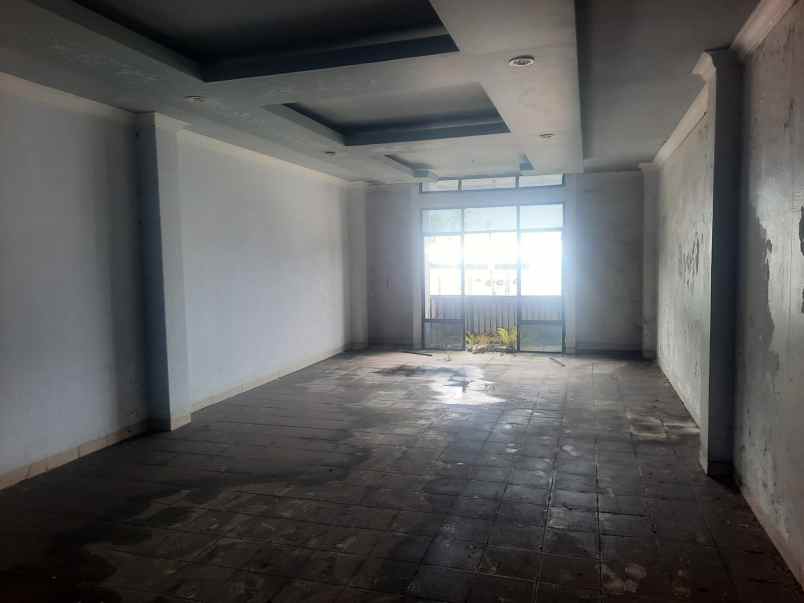 dijual ruko 3 lantai berlokasi stategis di ambon