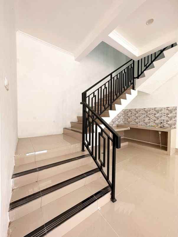 dijual ruko di lokasi emas ciracas jakarta timur