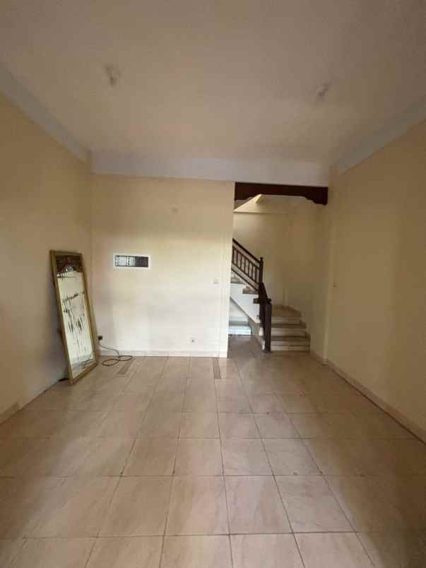 dijual ruko lokasi jalan utama anyelir denpasar timur