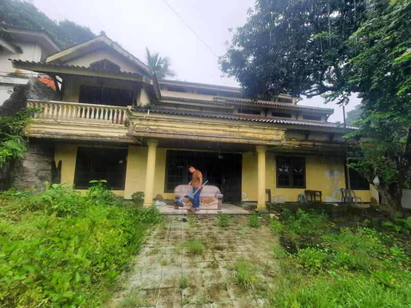 dijual rumah 3 laintai siap huni di ambon maluku