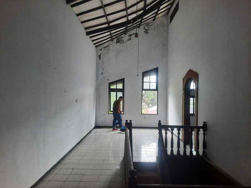 dijual rumah 3 laintai siap huni di ambon maluku