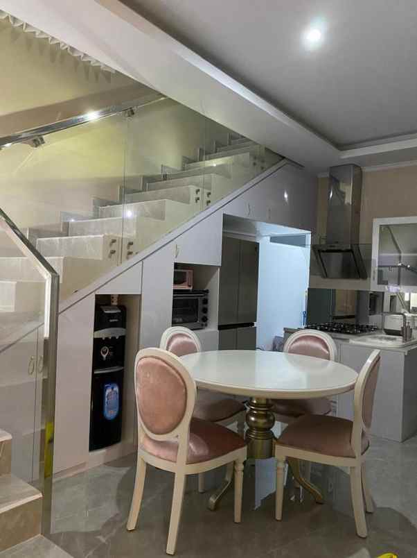 dijual rumah 3 lantai full furnished arcamanik bandung