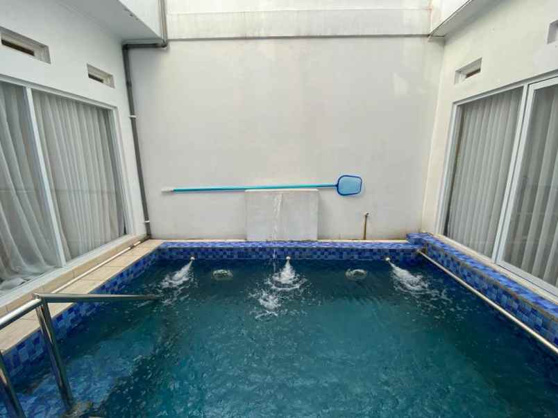 dijual rumah 3 lantai full furnished arcamanik bandung