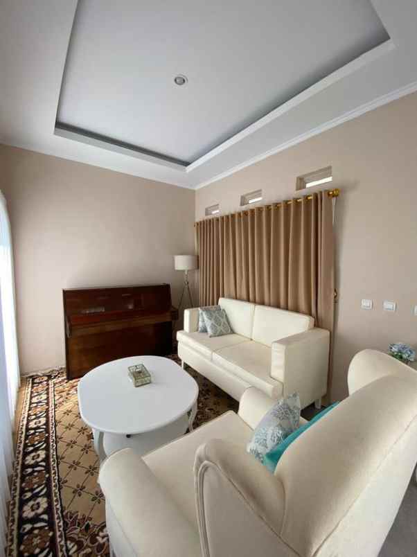dijual rumah 3 lantai full furnished arcamanik bandung