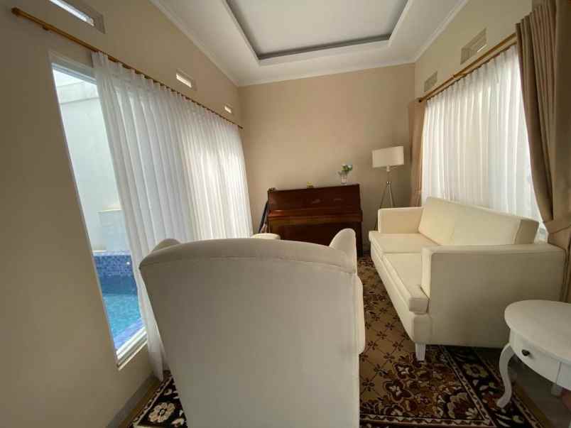 dijual rumah 3 lantai full furnished arcamanik bandung