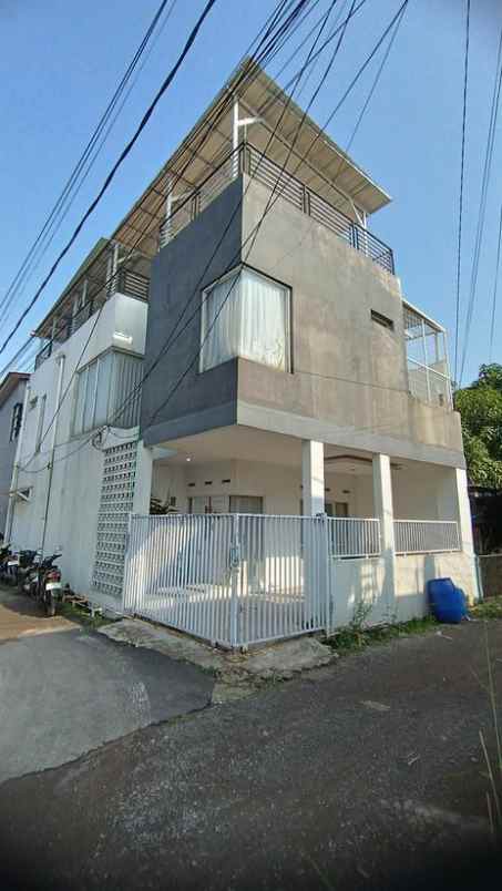 dijual rumah 3 lantai full furnished arcamanik bandung