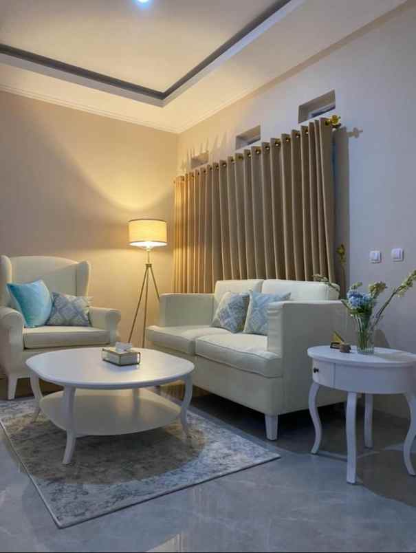 dijual rumah 3 lantai full furnished arcamanik bandung