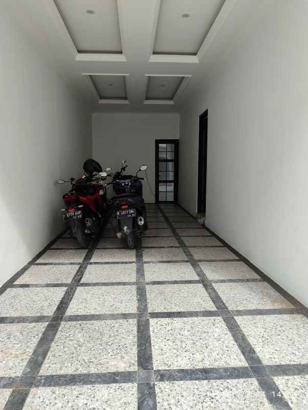 dijual rumah 3 lantai scandinavian di tanah baru depok