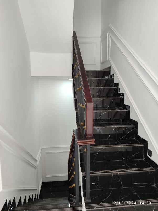 dijual rumah 3 lantai scandinavian di tanah baru depok