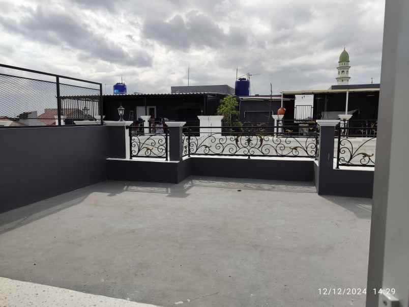 dijual rumah 3 lantai scandinavian di tanah baru depok