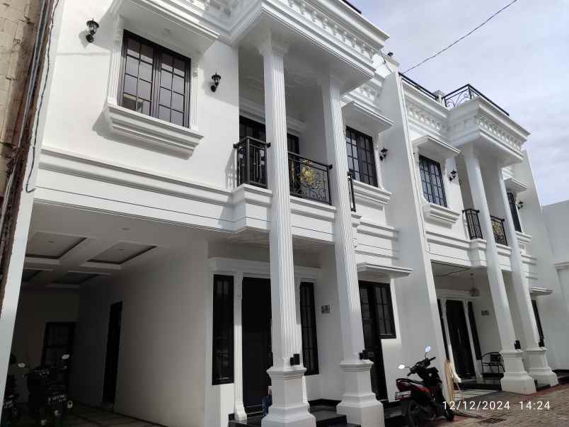 dijual rumah 3 lantai scandinavian di tanah baru depok