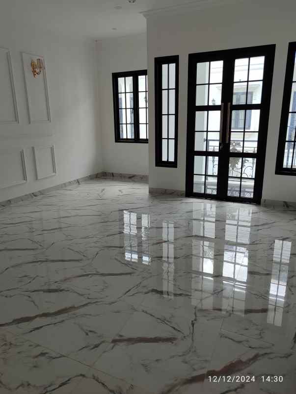 dijual rumah 3 lantai scandinavian di tanah baru depok