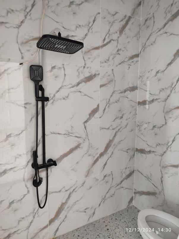 dijual rumah 3 lantai scandinavian di tanah baru depok