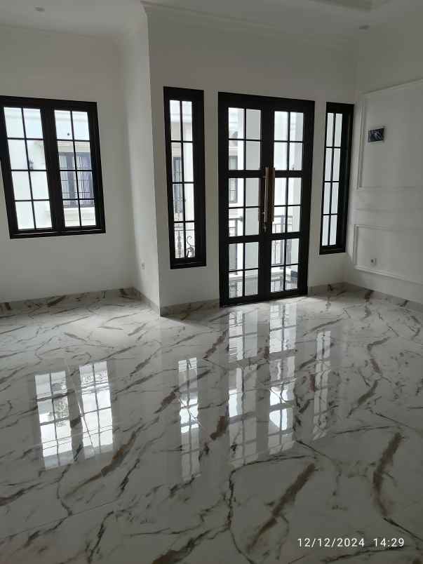 dijual rumah 3 lantai scandinavian di tanah baru depok