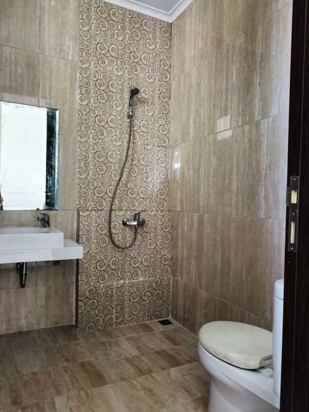 dijual rumah anantha the avani