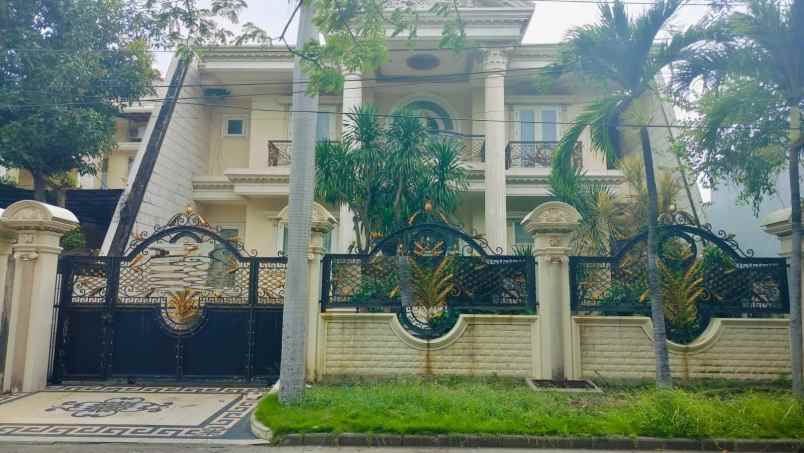 dijual rumah araya surabaya