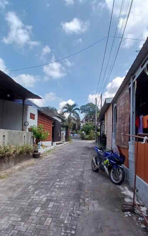 dijual rumah babarsari