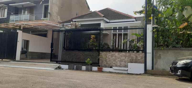 dijual rumah bagus nyaman asri di gegerkalong bandung